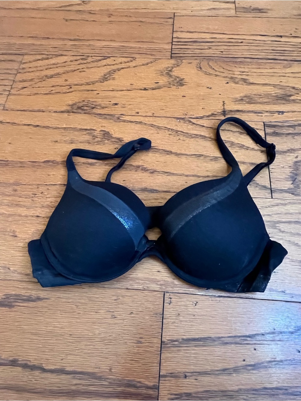 Victoria’s Secret 32B Black Smooth Bra with Light Shine Trim